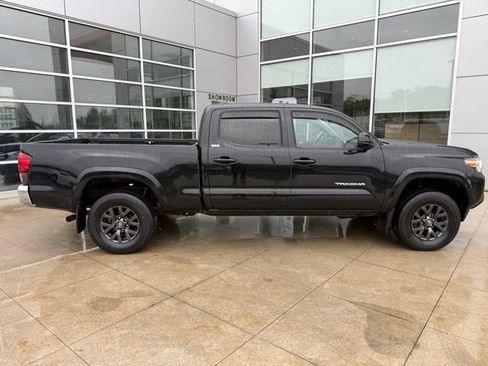 Used 2021 Toyota Tacoma SR5 AWD/4WD image 8