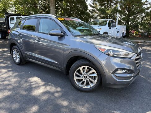 Used 2016 Hyundai Tucson SE w/ Option Group 02 FWD image 2