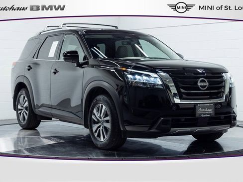 Used 2024 Nissan Pathfinder SL image 1