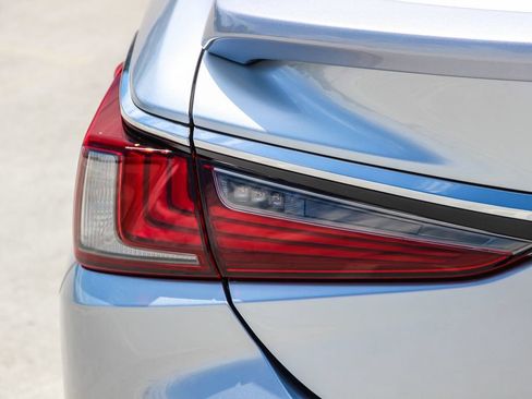 Certified 2024 Lexus ES 300h w/ Premium Package FWD image 8