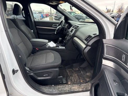 Used 2018 Ford Explorer XLT image 10