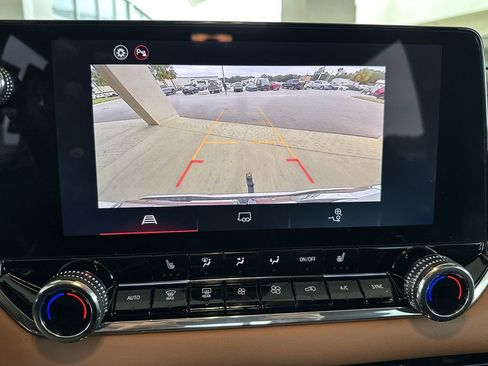 Used 2025 GMC Canyon AT4 image 25