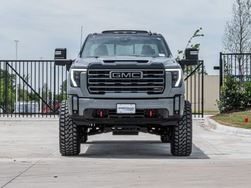Used 2024 GMC Sierra 2500 AT4 w/ AT4 Premium Plus Package AWD/4WD image 3