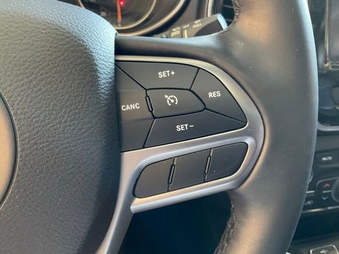 Used 2019 Jeep Cherokee Limited AWD/4WD image 14
