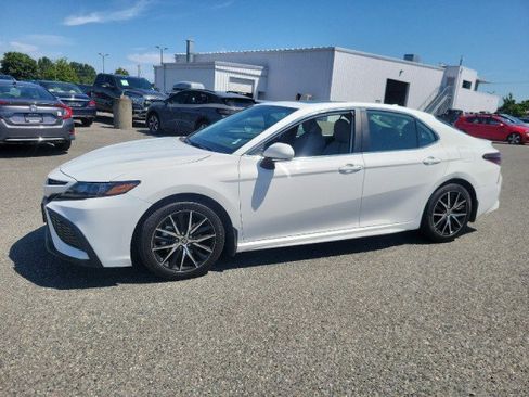 Used 2024 Toyota Camry SE w/ Cold Weather Package AWD/4WD image 7