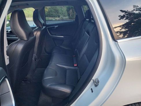 Used 2017 Volvo XC60 T6 Dynamic w/ Climate Package image 21