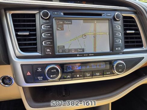 Used 2019 Toyota Highlander Limited Platinum FWD image 29