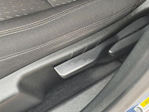 Used 2025 Chevrolet Equinox LT FWD image 22