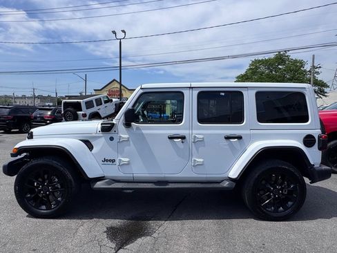 Certified 2025 Jeep Wrangler Unlimited Sahara AWD/4WD image 4