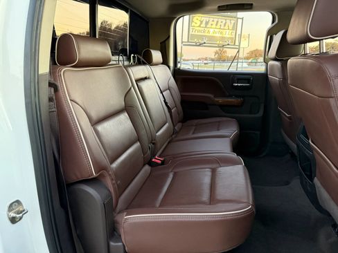 Used 2019 Chevrolet Silverado 2500 High Country w/ Duramax Plus Package image 17