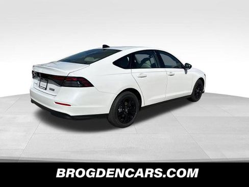 New 2025 Honda Accord SE image 3