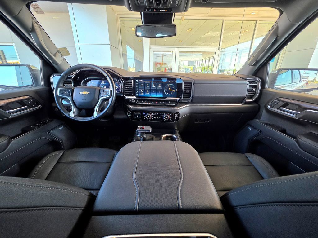 Used 2023 Chevrolet Silverado 1500 LTZ AWD/4WD image 16