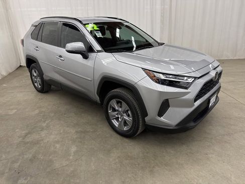 Used 2022 Toyota RAV4 XLE image 1