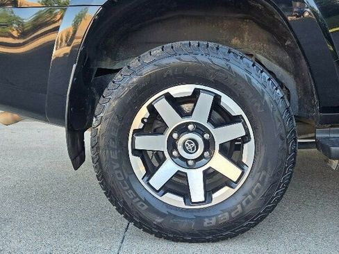 Used 2018 Toyota 4Runner TRD Off-Road AWD/4WD image 38