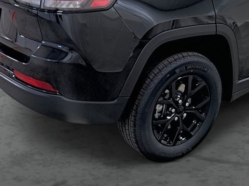 New 2025 Jeep Grand Cherokee Altitude image 12