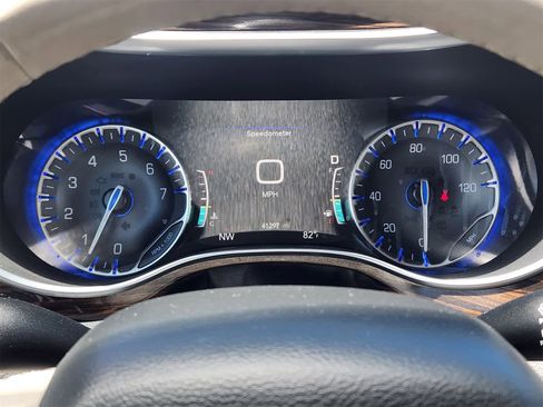 Used 2021 Chrysler Pacifica Limited w/ Premium & Safety Sphere Group image 15