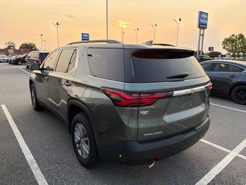 Used 2023 Chevrolet Traverse LT FWD image 3