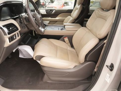 Used 2023 Lincoln Navigator L Reserve AWD/4WD image 8