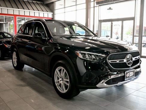 Used 2023 Mercedes-Benz GLC 300 4MATIC image 4