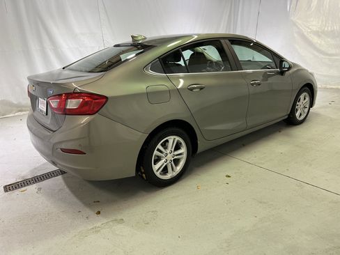 Used 2018 Chevrolet Cruze LT image 11