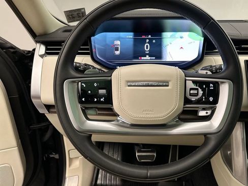 Used 2023 Land Rover Range Rover SE image 3