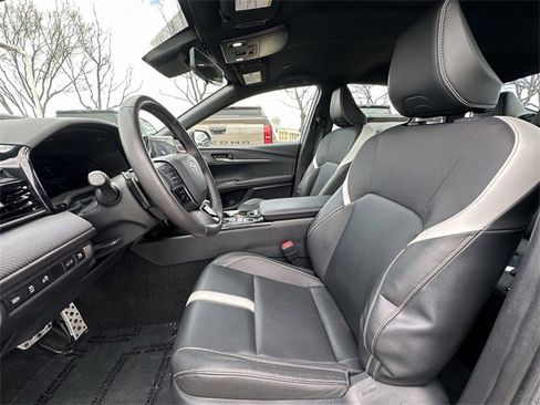 Used 2025 Toyota Camry SE image 25