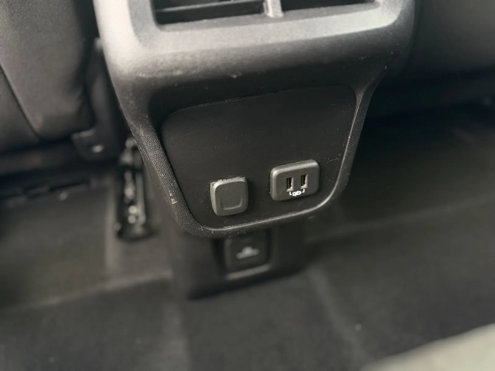 Used 2018 Chevrolet Equinox LT w/ Redline Edition AWD/4WD image 37