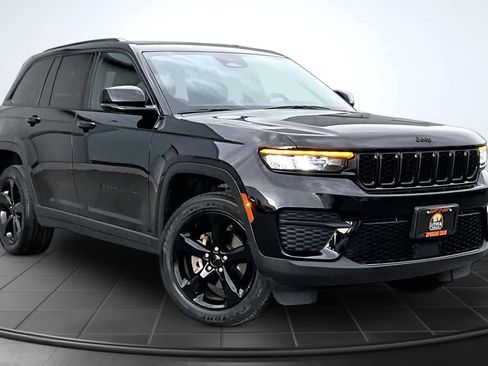 Used 2023 Jeep Grand Cherokee Altitude AWD/4WD image 22