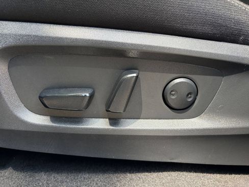 Used 2025 Nissan Pathfinder SV FWD image 22