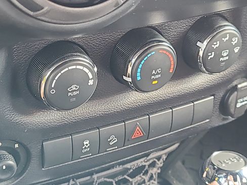 Used 2015 Jeep Wrangler Sport w/ Quick Order Package 24S AWD/4WD image 20