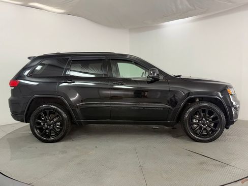 Used 2018 Jeep Grand Cherokee Altitude AWD/4WD image 5