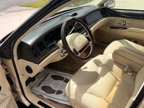 Used 1995 Lincoln Town Car Cartier RWD image 5