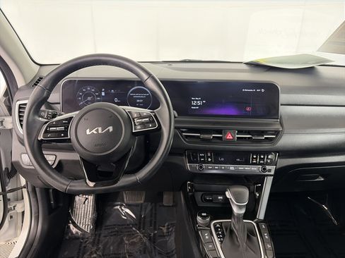Certified 2024 Kia Seltos SX w/ SX Sunroof Package AWD/4WD image 3