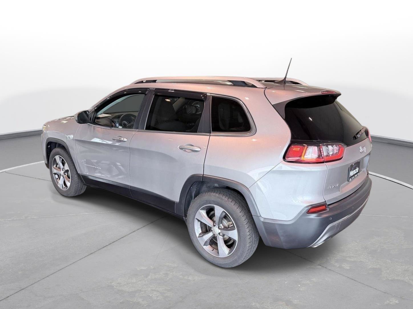 Used 2019 Jeep Cherokee Limited AWD/4WD image 10