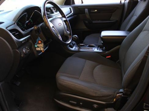 Used 2017 Chevrolet Traverse LT w/ Style and Technology Package image 8