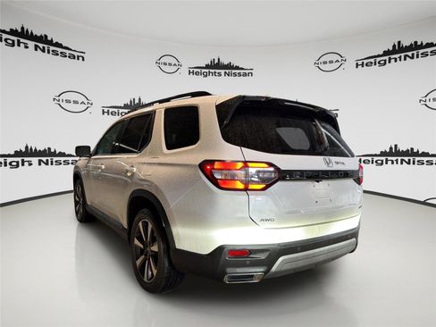 Used 2023 Honda Pilot Elite image 2
