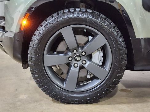 Used 2021 Land Rover Defender 110 X-Dynamic SE AWD/4WD image 28