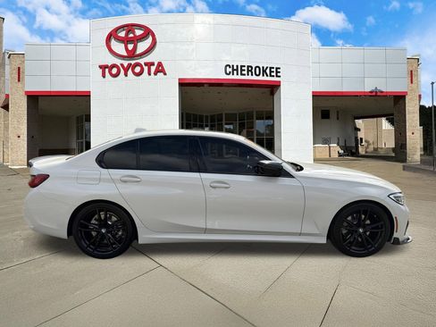 Used 2021 BMW 330i Sedan w/ M Sport Package image 4