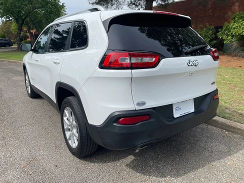 Used 2015 Jeep Cherokee Latitude w/ Comfort/Convenience Group FWD image 3