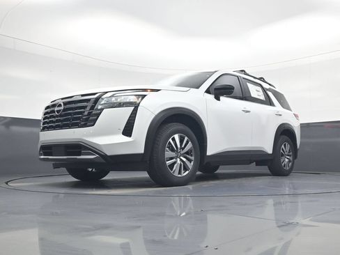 New 2026 Nissan Pathfinder SL w/ Cargo Package AWD/4WD image 18