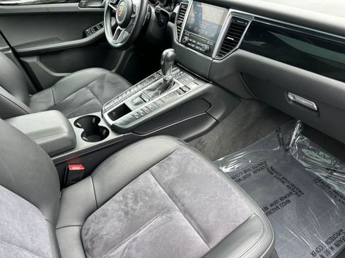 Certified 2018 Porsche Macan Sport Edition AWD/4WD image 17