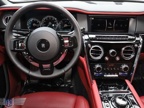 Used 2019 Rolls-Royce Cullinan image 32