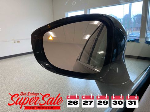 Used 2024 Chrysler Pacifica Touring-L image 38