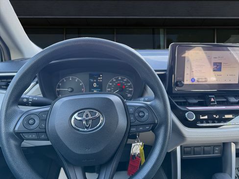 Used 2023 Toyota Corolla Cross L image 3