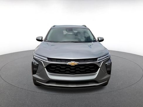 Used 2025 Chevrolet Trax LT FWD image 4