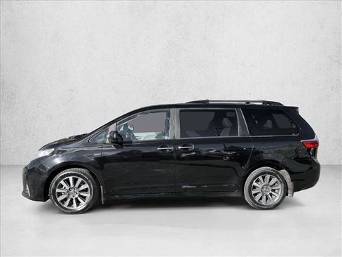 Used 2020 Toyota Sienna XLE image 4