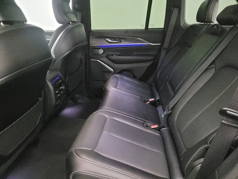 Used 2022 Jeep Grand Cherokee Overland w/ Luxury Tech Group IV image 18