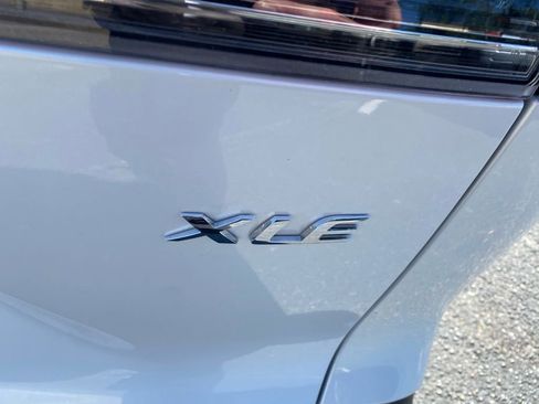 Used 2024 Toyota Corolla Cross XLE w/ Convenience Package image 15