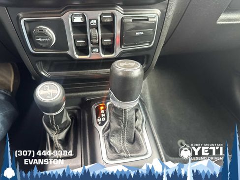 Used 2021 Jeep Wrangler Unlimited Sahara w/ Uconnect 4C Nav & Sound Group AWD/4WD image 30