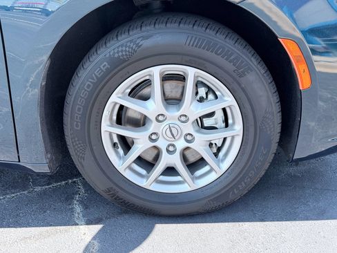 Used 2025 Chrysler Pacifica Select FWD image 35